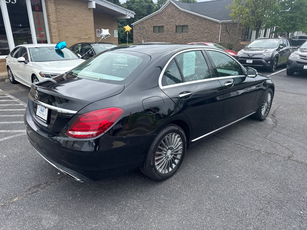 Photo 7 of this MERCEDES-BENZ C-CLASS