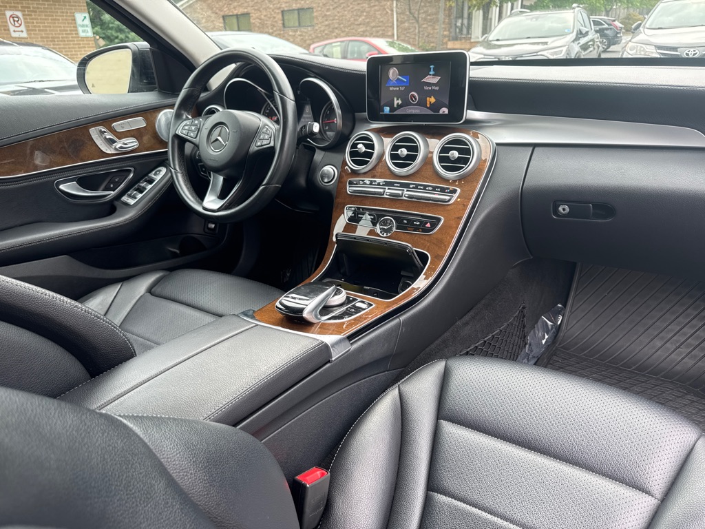 Photo 10 of this MERCEDES-BENZ C-CLASS
