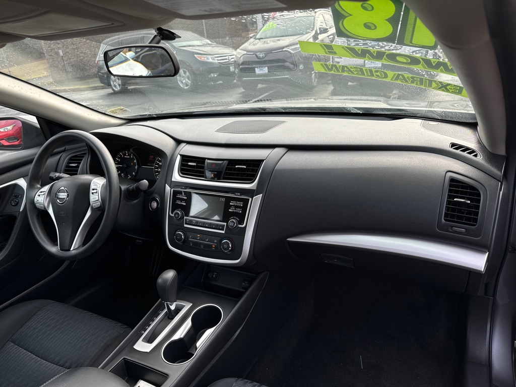 Photo 10 of this NISSAN ALTIMA