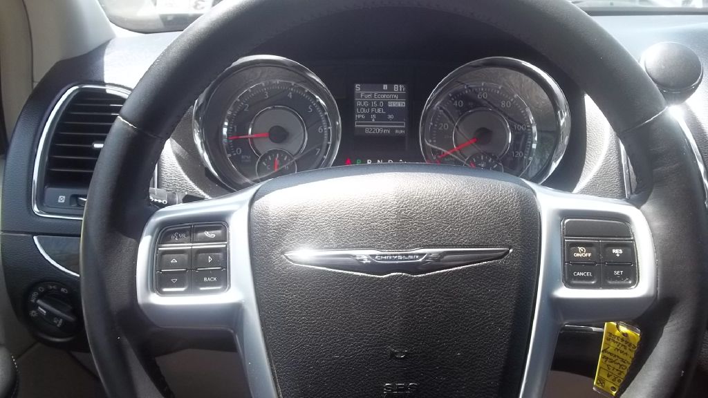 Photo 12 of this CHRYSLER TOWN & COUNTRY