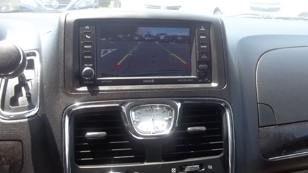 Photo 14 of this CHRYSLER TOWN & COUNTRY