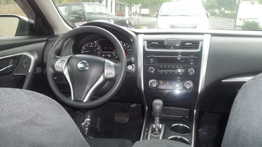 Photo 10 of this NISSAN ALTIMA