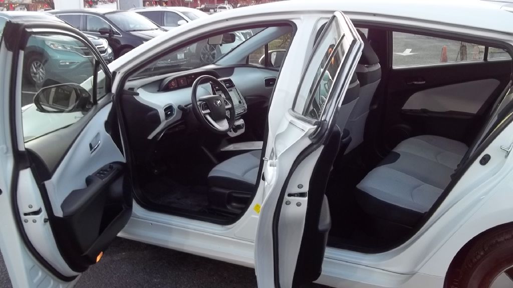 Photo 12 of this TOYOTA PRIUS