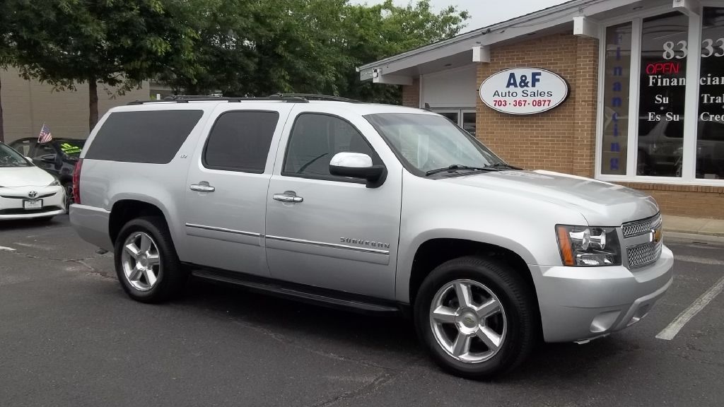 Photo 2 of this CHEVROLET SUBURBAN