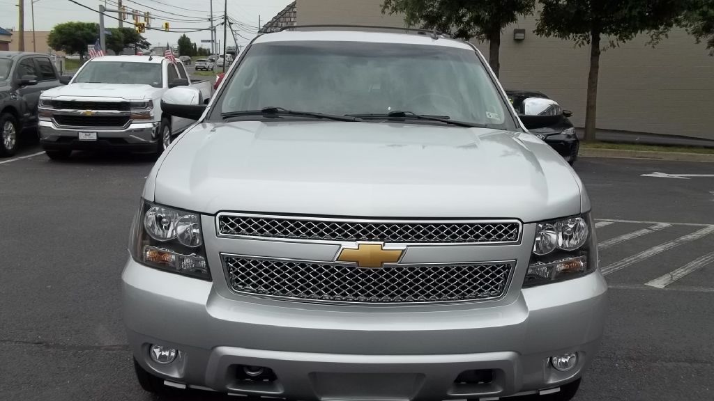 Photo 3 of this CHEVROLET SUBURBAN
