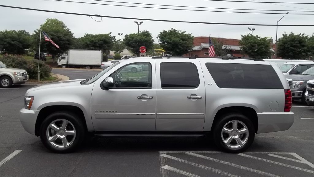 Photo 5 of this CHEVROLET SUBURBAN