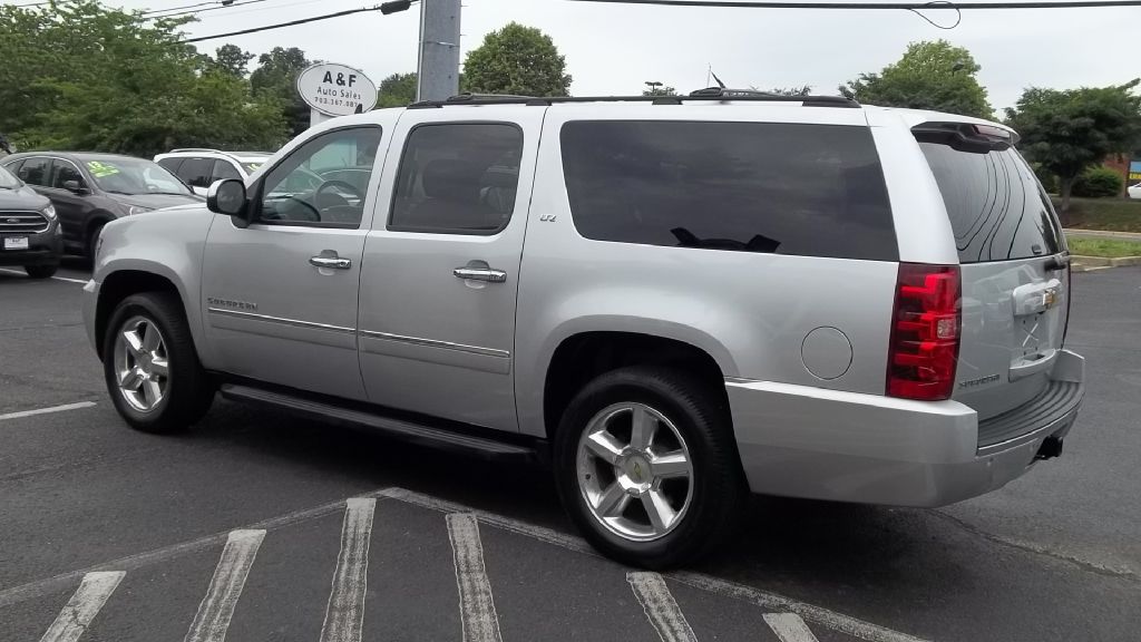 Photo 6 of this CHEVROLET SUBURBAN