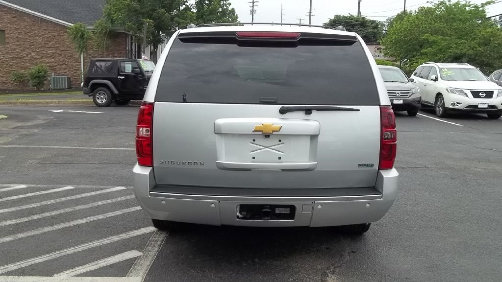 Photo 7 of this CHEVROLET SUBURBAN
