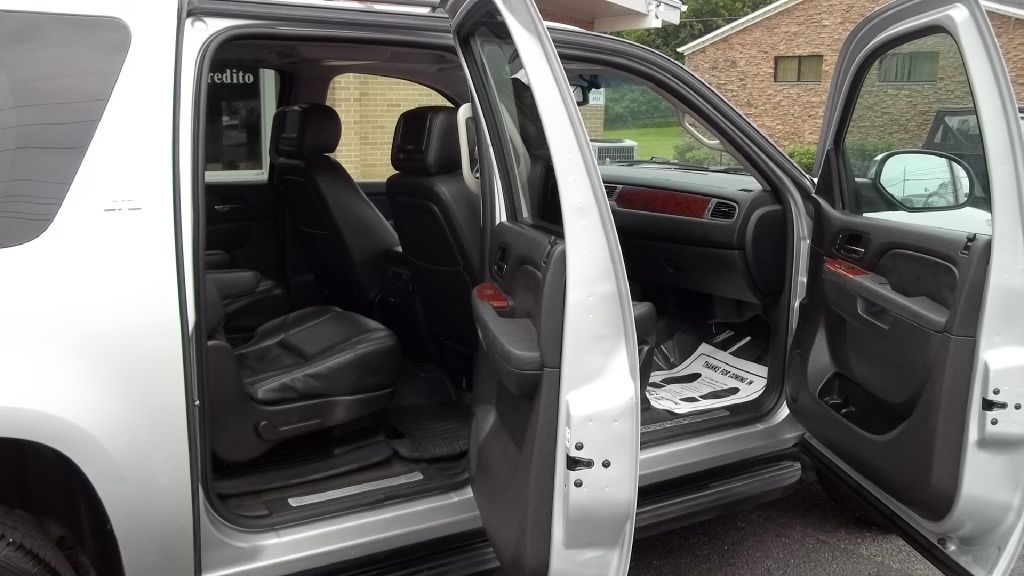 Photo 8 of this CHEVROLET SUBURBAN