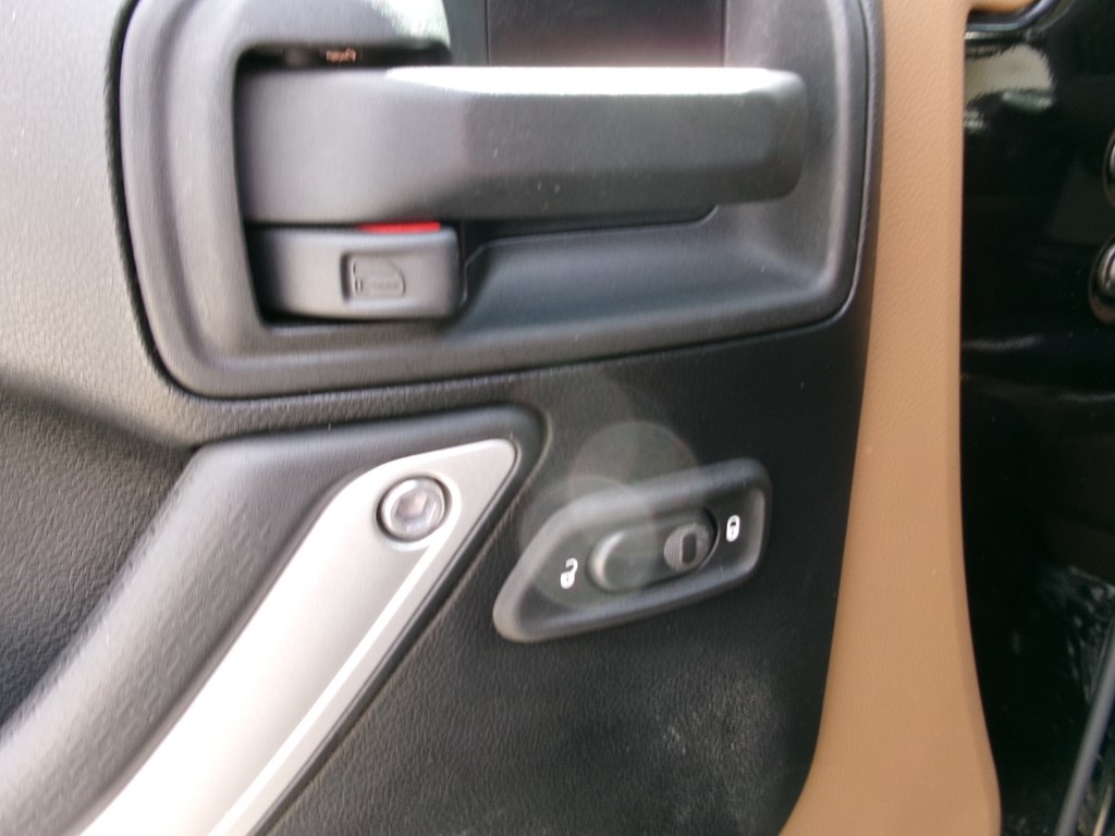 Photo 17 of this JEEP WRANGLER UNLIMI