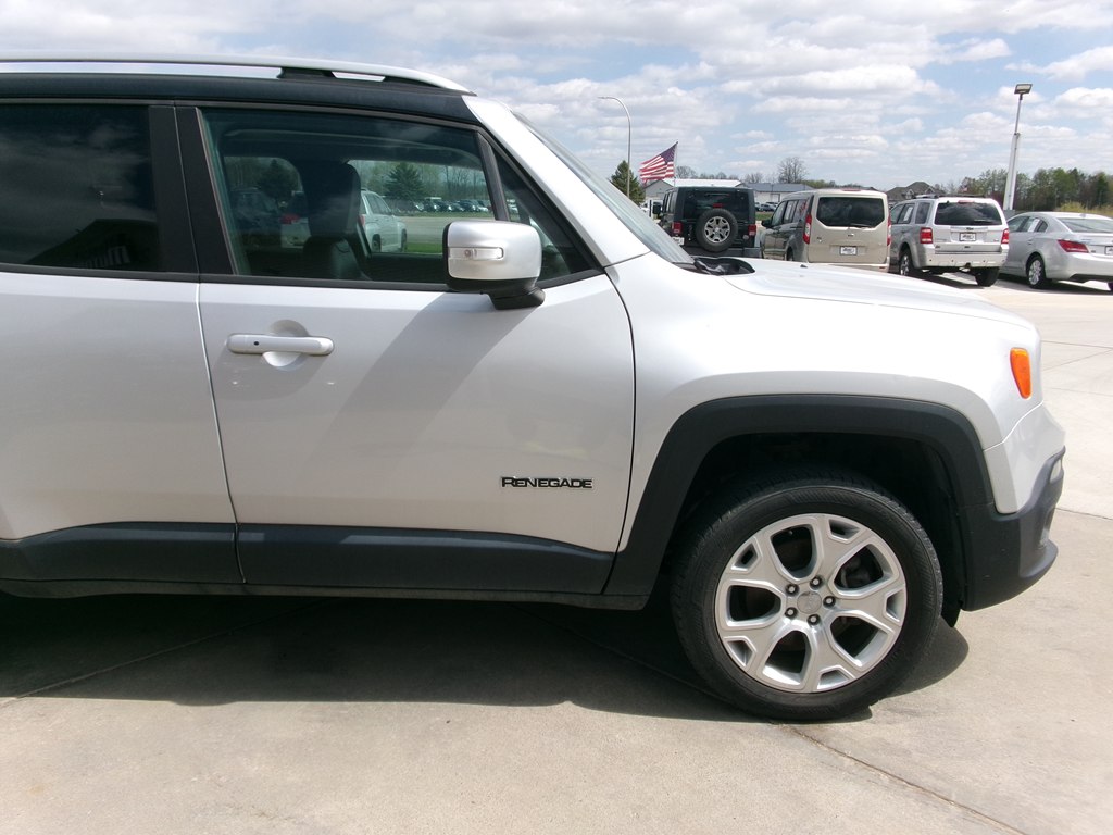 Photo 5 of this JEEP RENEGADE