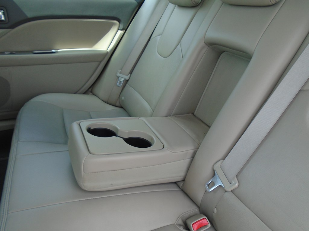 Photo 20 of this FORD FUSION