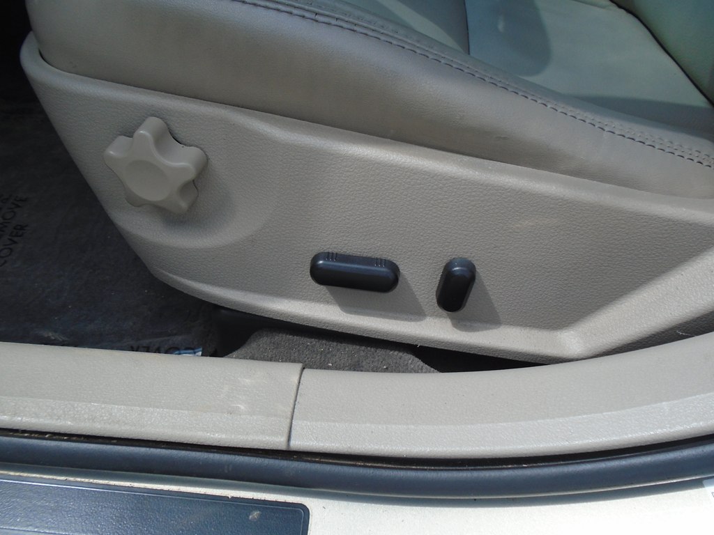 Photo 13 of this FORD FUSION