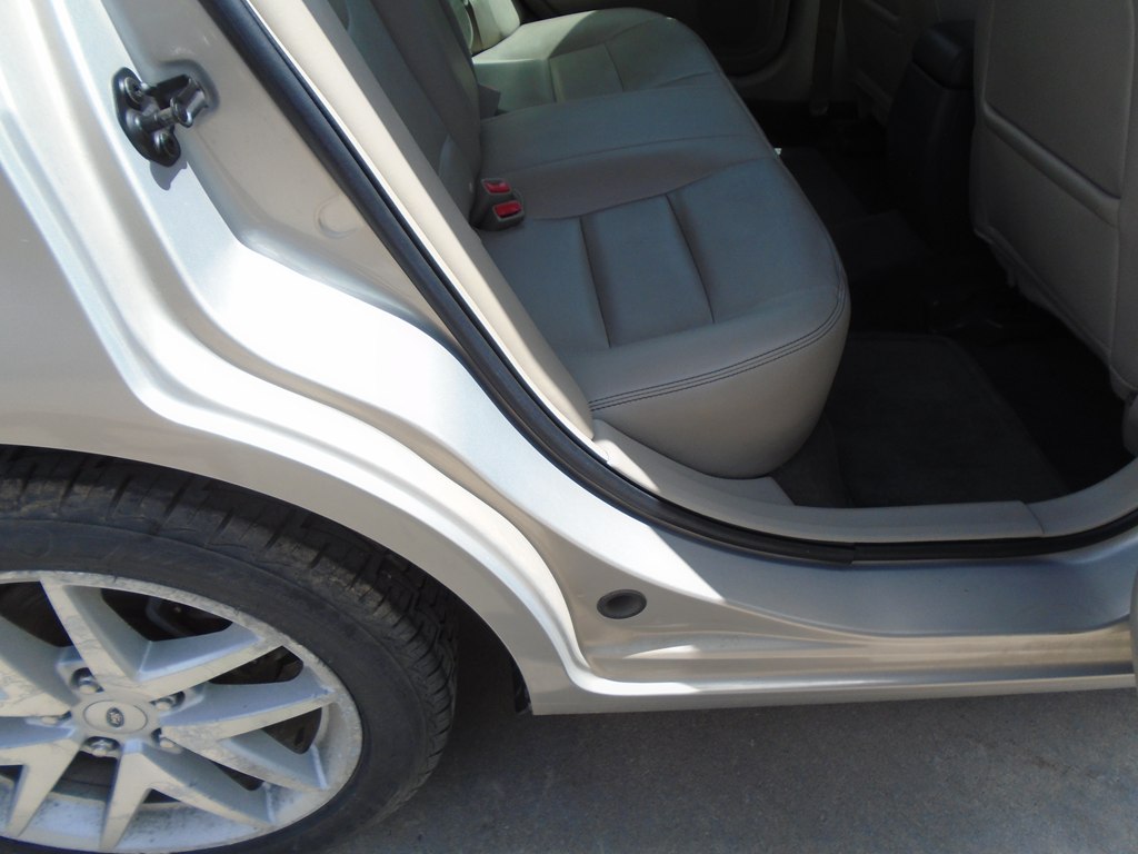Photo 33 of this FORD FUSION