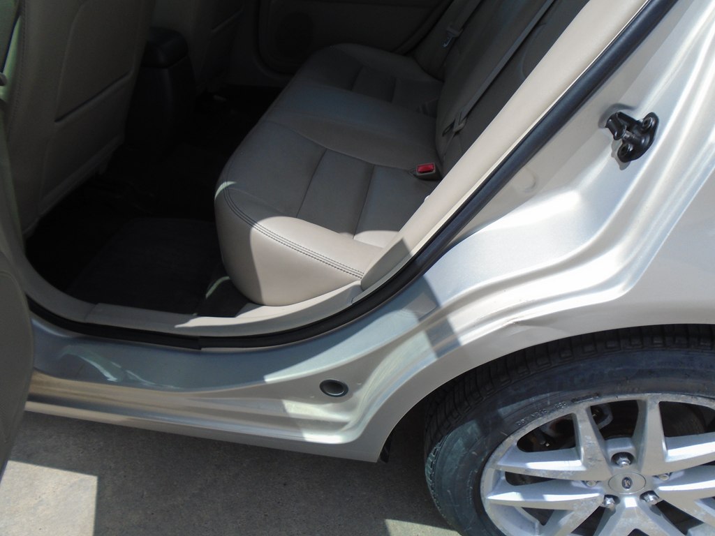 Photo 22 of this FORD FUSION