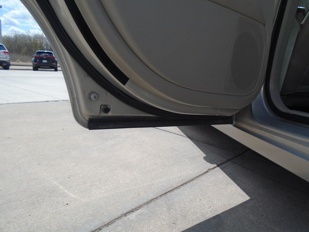 Photo 24 of this FORD FUSION