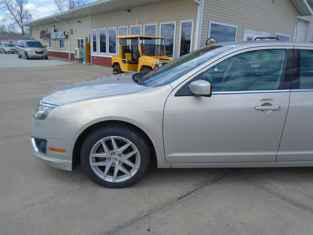 Photo 2 of this FORD FUSION
