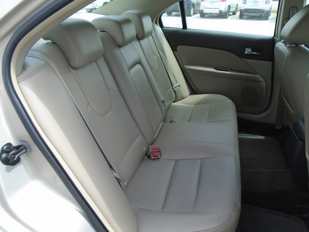 Photo 31 of this FORD FUSION