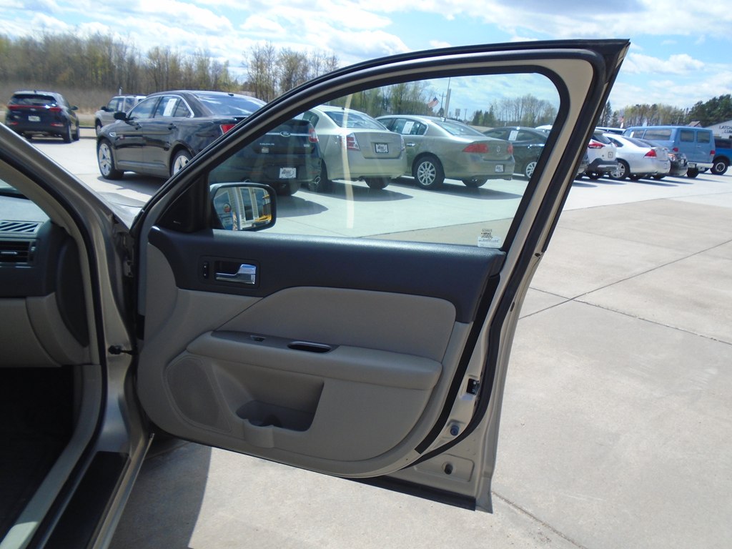 Photo 27 of this FORD FUSION