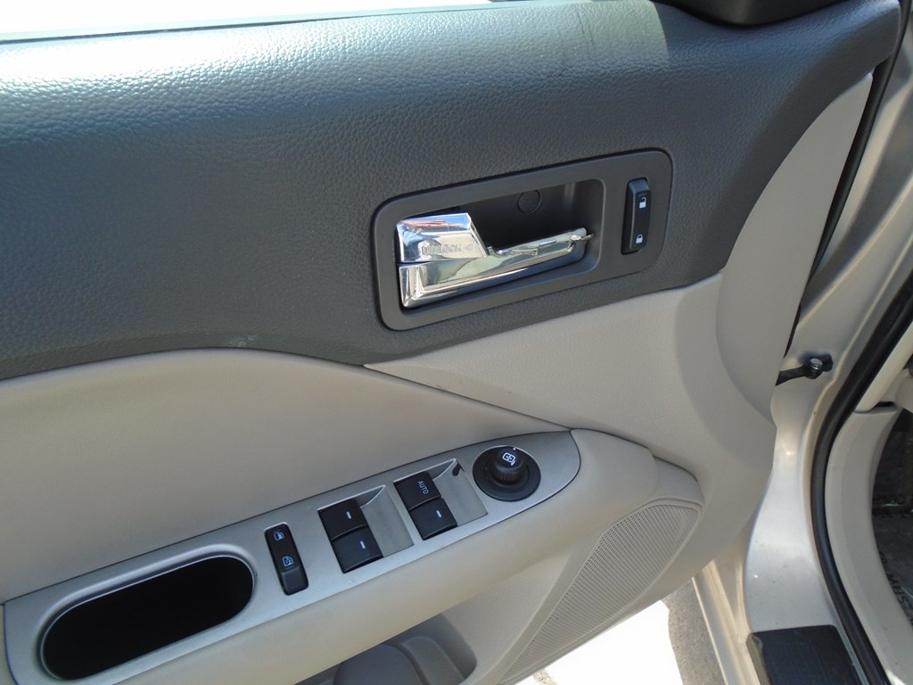 Photo 15 of this FORD FUSION