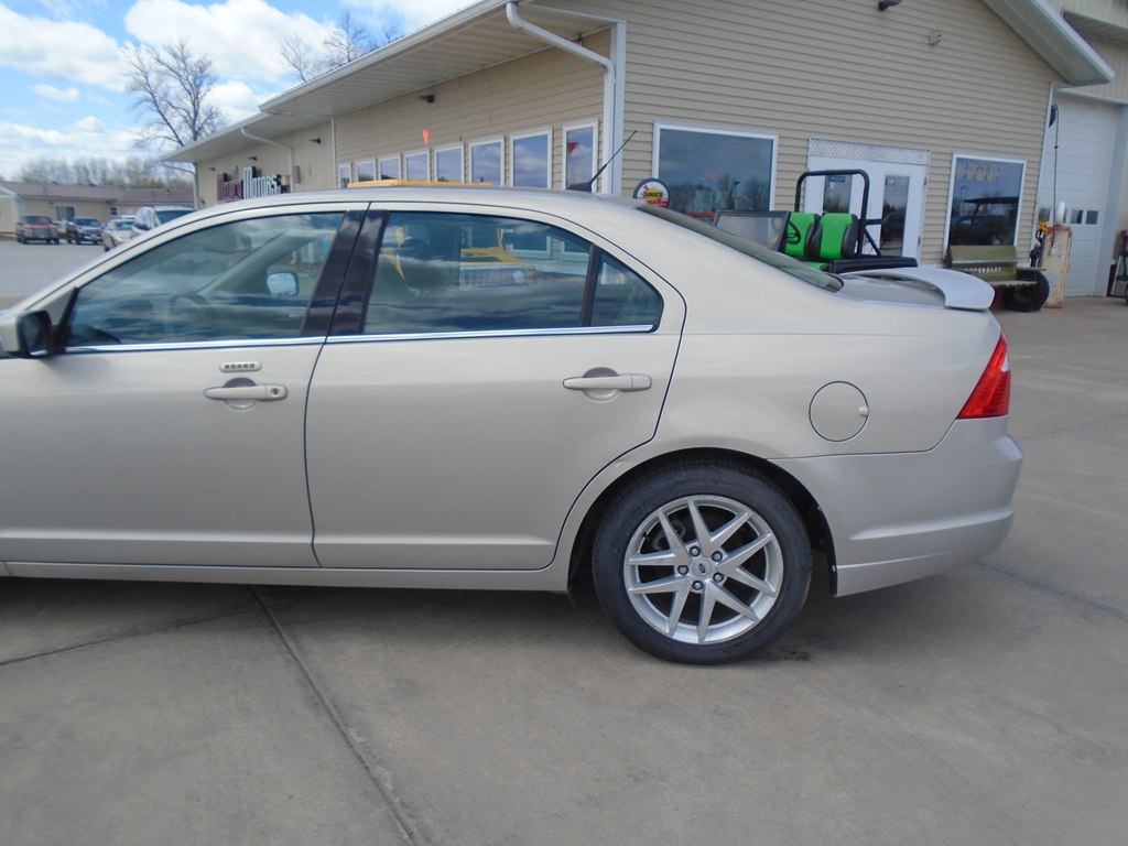 Photo 4 of this FORD FUSION