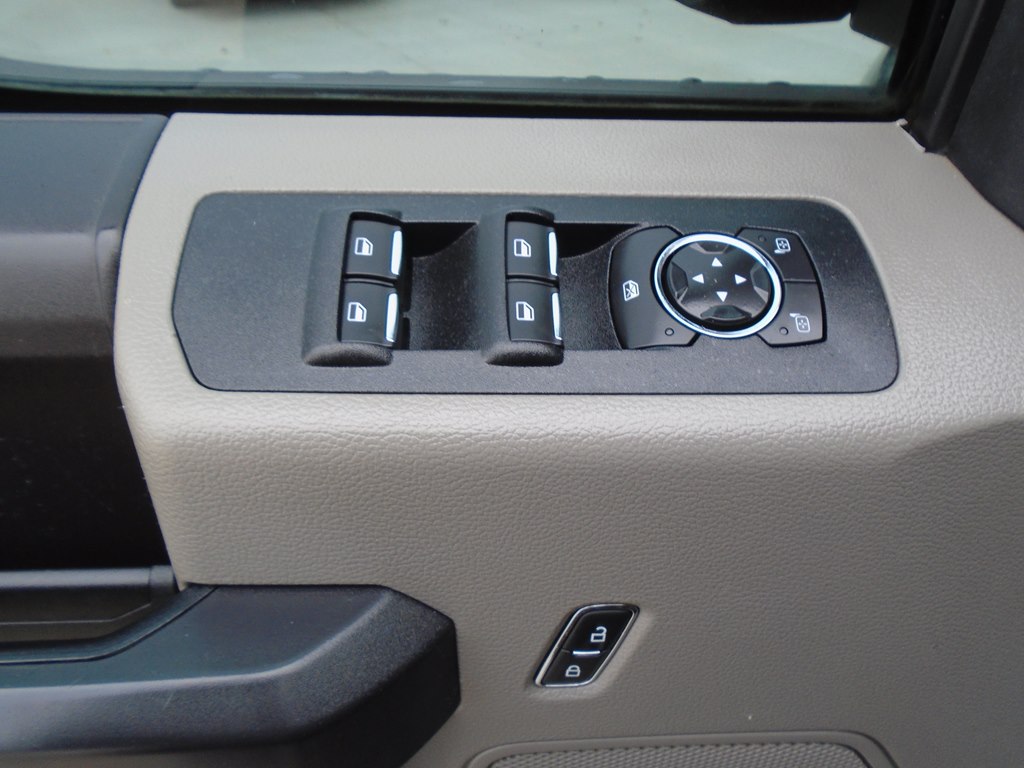 Photo 15 of this FORD F150