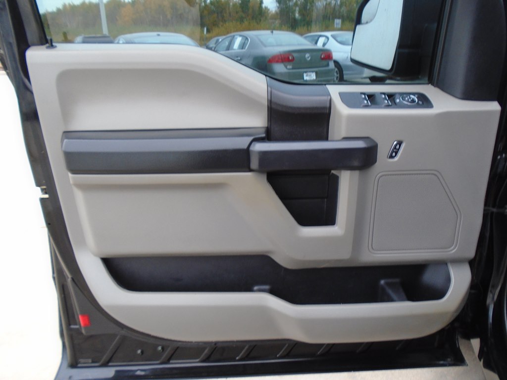 Photo 14 of this FORD F150