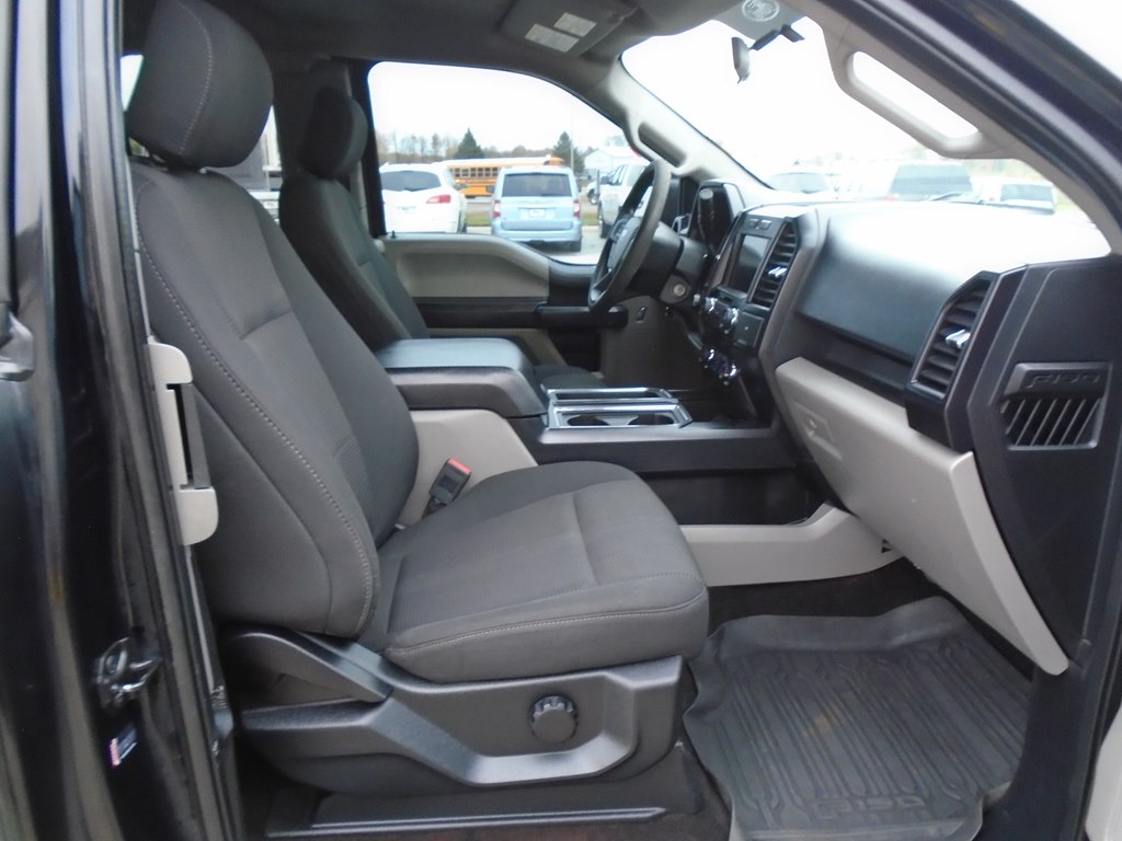 Photo 26 of this FORD F150