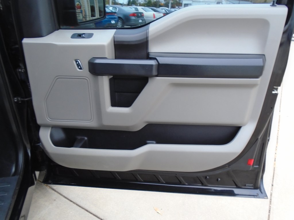 Photo 28 of this FORD F150