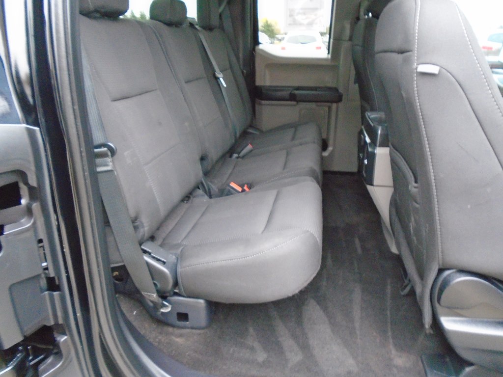 Photo 34 of this FORD F150