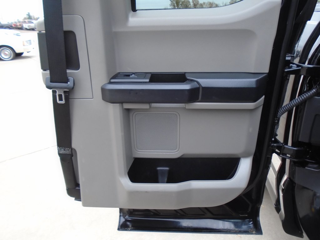 Photo 35 of this FORD F150