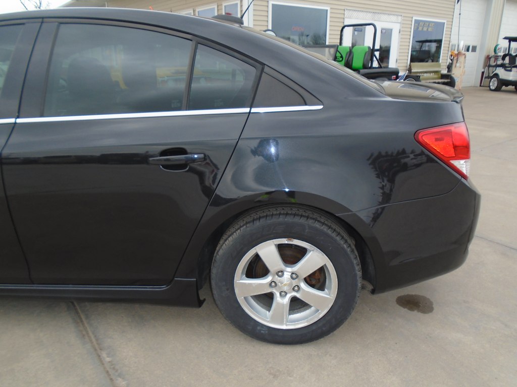 Photo 4 of this CHEVROLET CRUZE