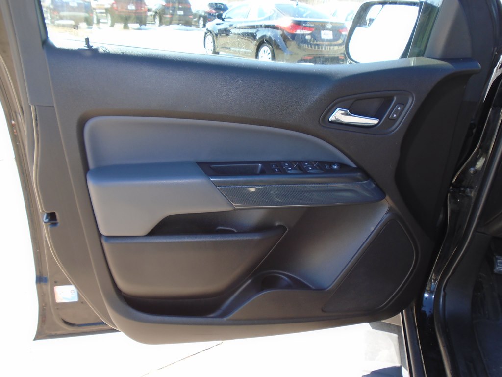 Photo 18 of this CHEVROLET COLORADO