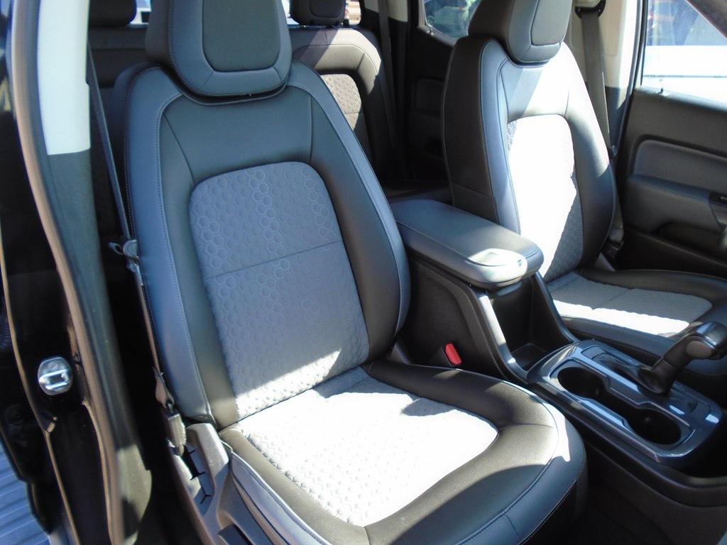 Photo 37 of this CHEVROLET COLORADO