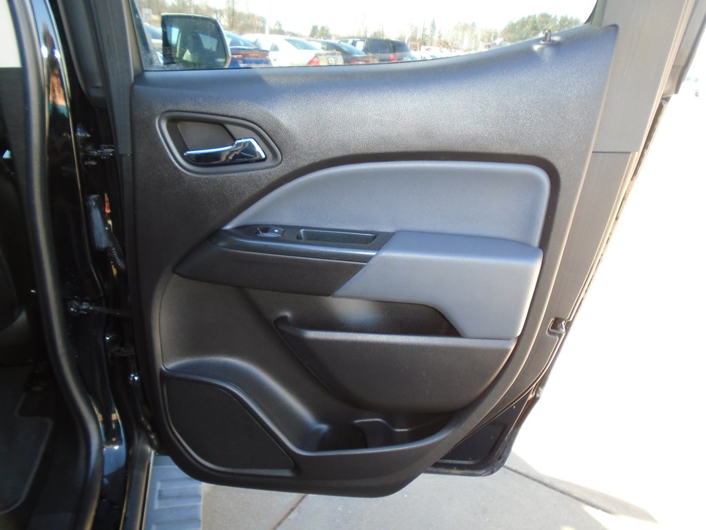 Photo 43 of this CHEVROLET COLORADO