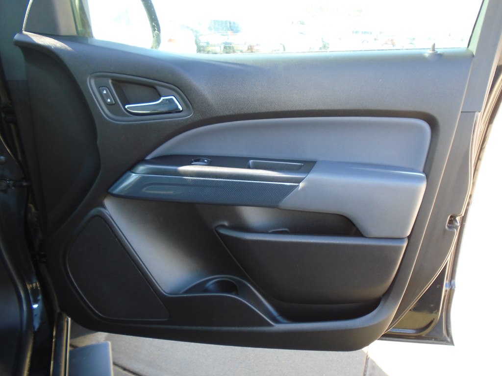 Photo 36 of this CHEVROLET COLORADO