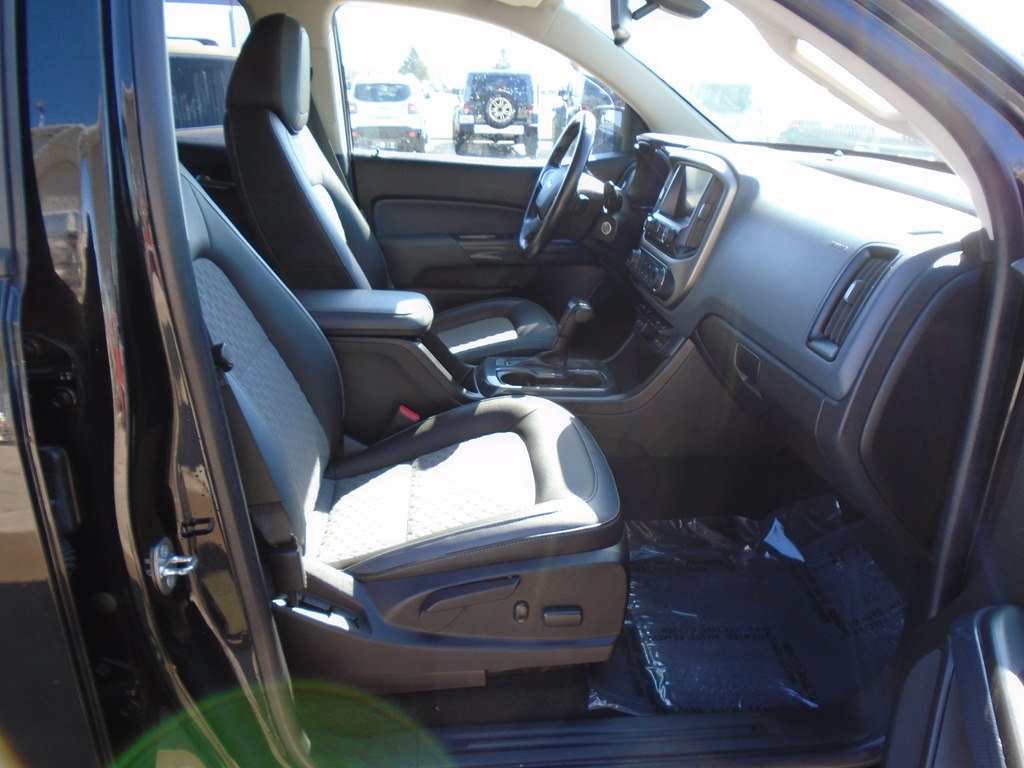 Photo 33 of this CHEVROLET COLORADO