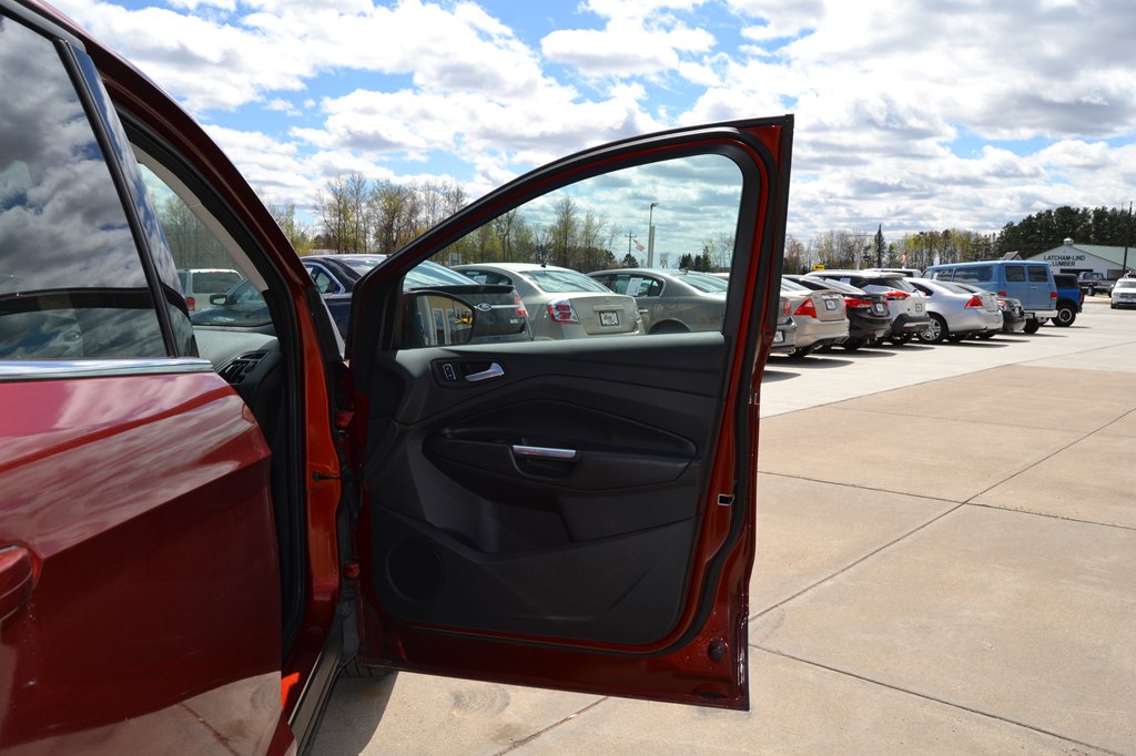 Photo 32 of this FORD ESCAPE