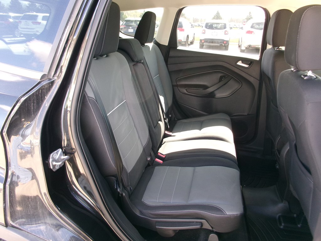 Photo 32 of this FORD ESCAPE
