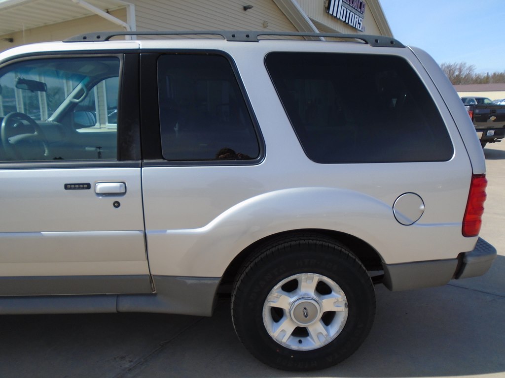 Photo 4 of this FORD EXPLORER