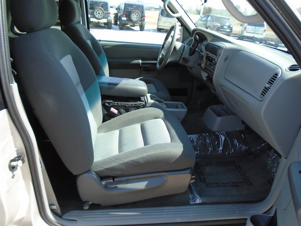 Photo 23 of this FORD EXPLORER