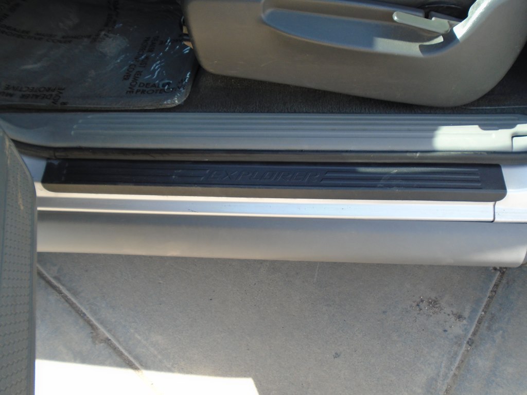 Photo 18 of this FORD EXPLORER