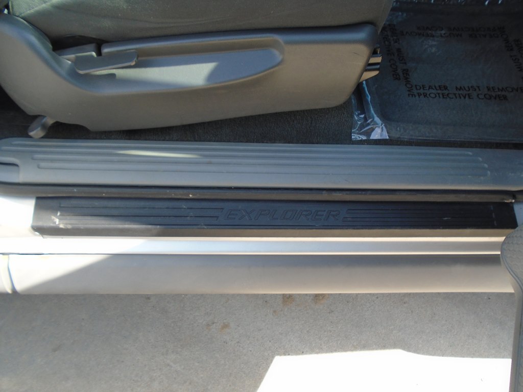 Photo 28 of this FORD EXPLORER