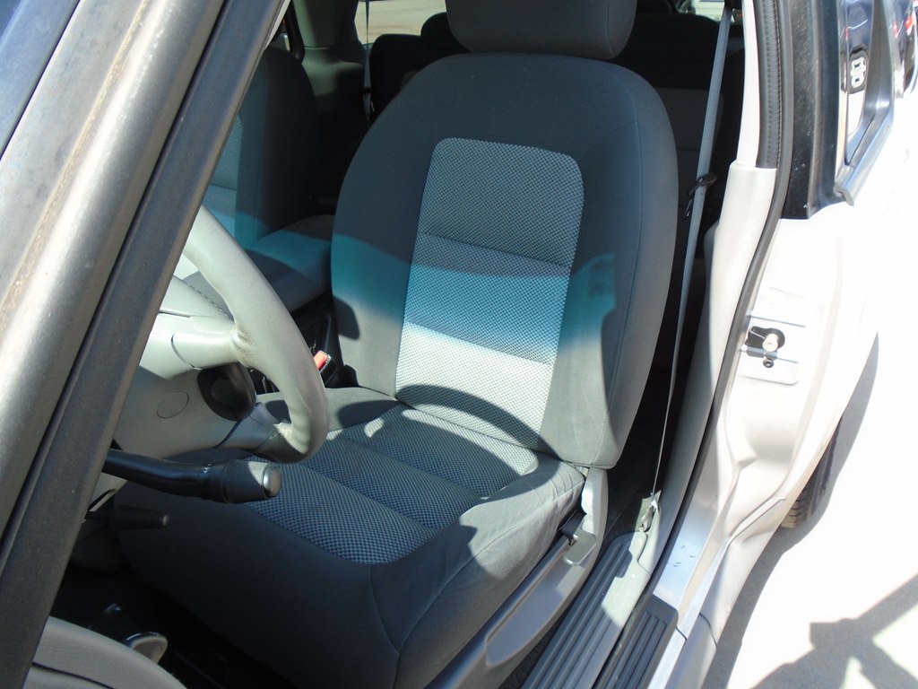Photo 16 of this FORD EXPLORER