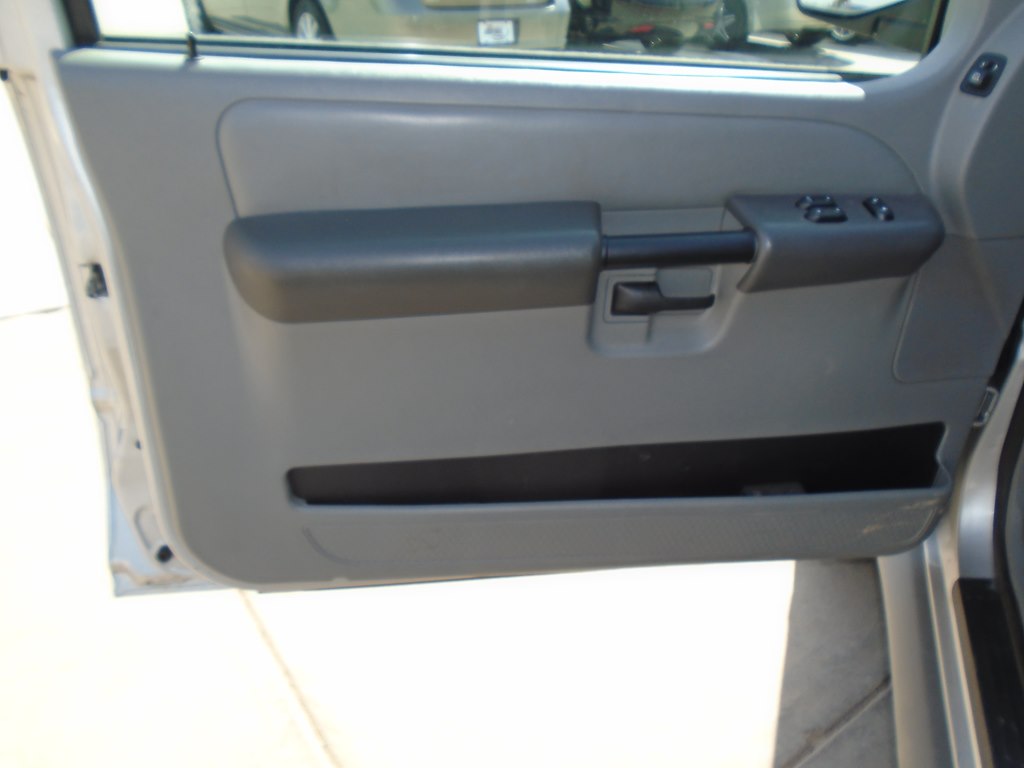 Photo 13 of this FORD EXPLORER