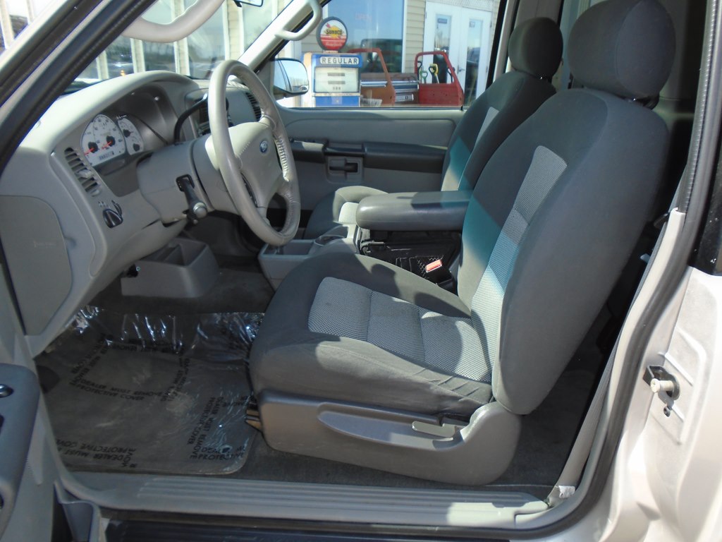 Photo 12 of this FORD EXPLORER