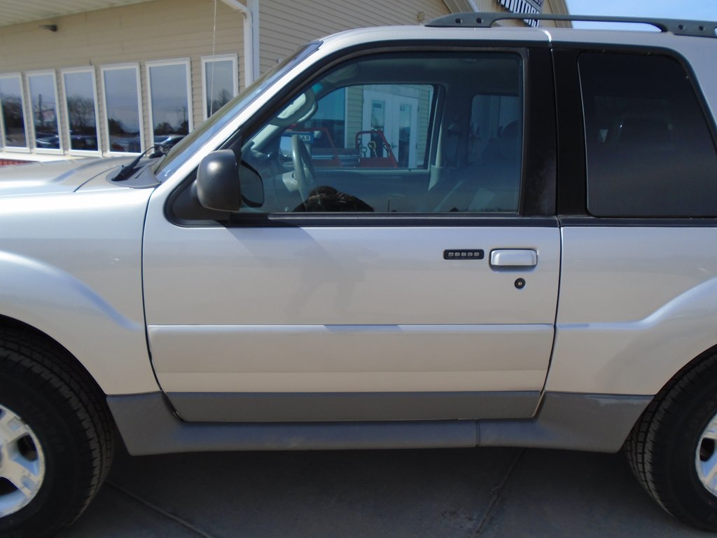 Photo 3 of this FORD EXPLORER