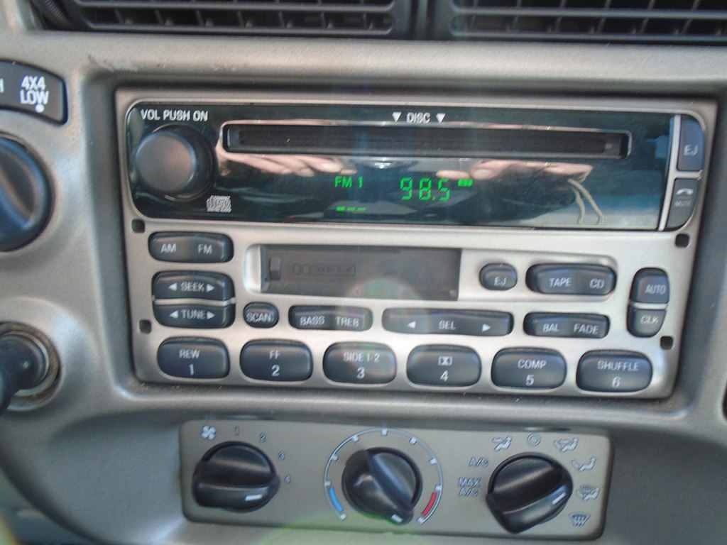 Photo 37 of this FORD EXPLORER
