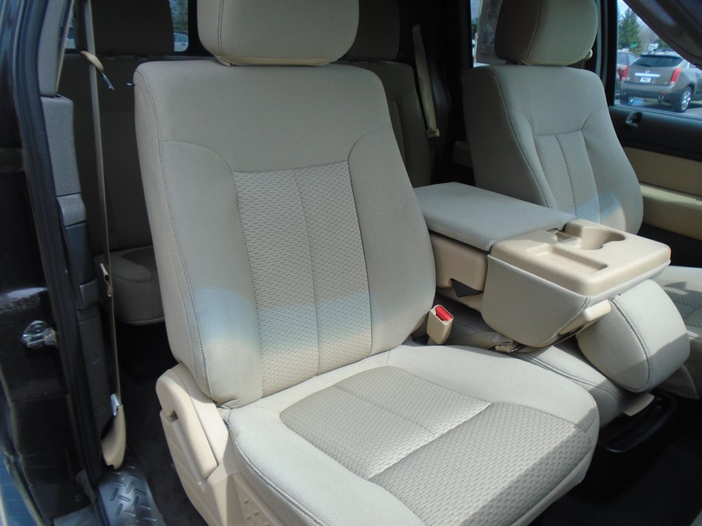 Photo 32 of this FORD F150