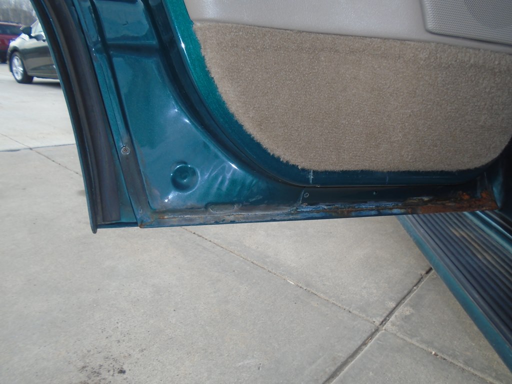 Photo 28 of this GMC DENALI